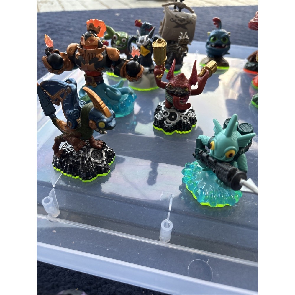 Skylander Activision Lot Of 23 & 1 Bottom Piece Of Missing Top Piece - Picture 2 of 7